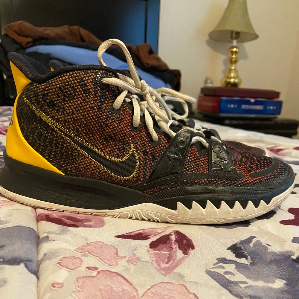 Kyries Basketball Shoe Size 9